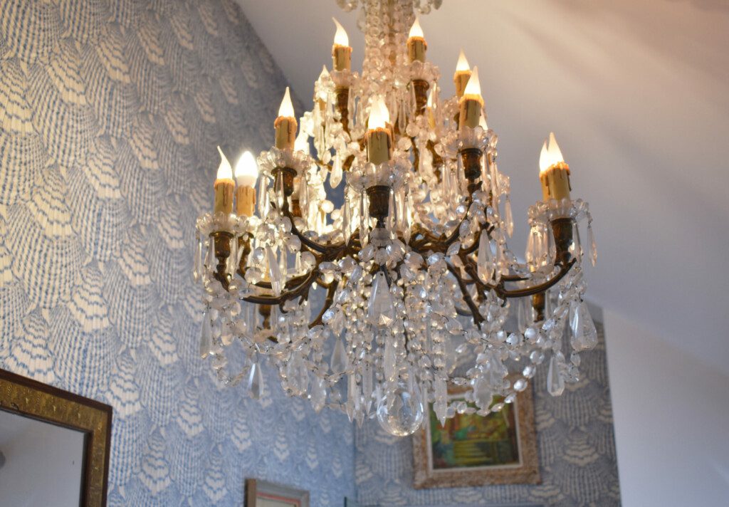 Baccarat chandelier scaled