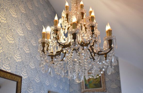Baccarat chandelier scaled