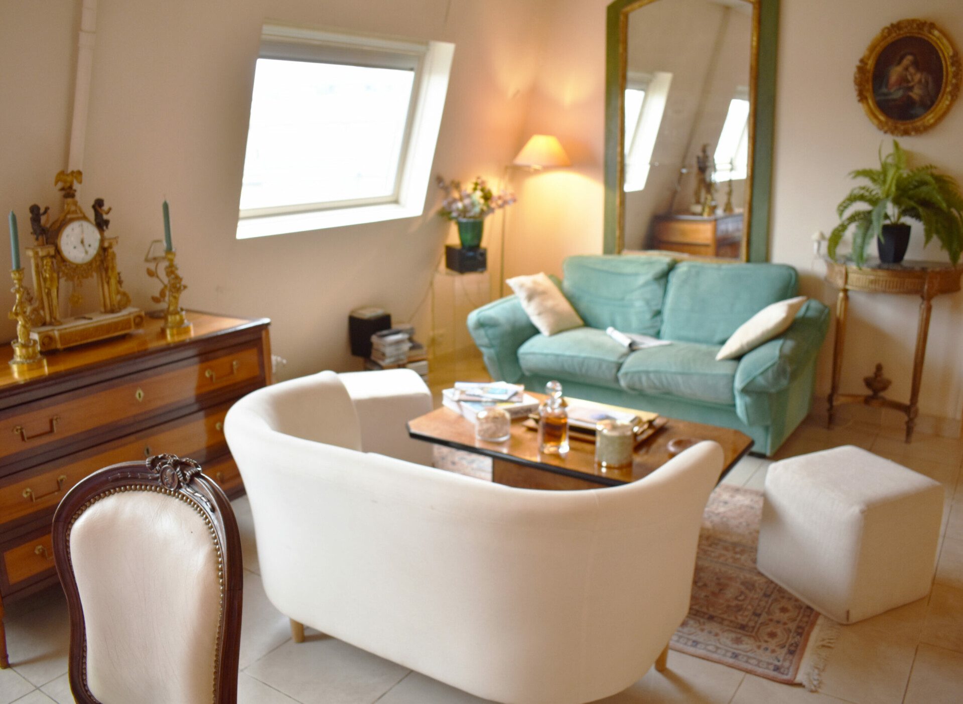 ETSeine Living Room 2 scaled
