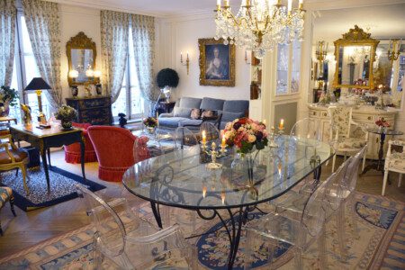 Luxury duplex near Eiffel Tower Paris – grand salon and dining area with glass table and crystal chandelier