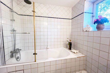 Les Oliviers Bathtub 2024