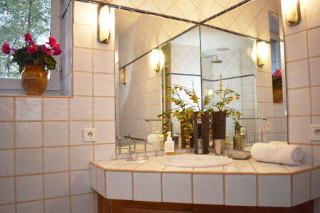 Les Oliviers Main Bathroom Sink