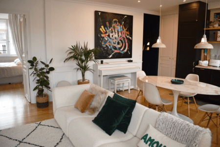Luxury apartment near Parc Monceau Paris – living room with white piano and graffiti artwork